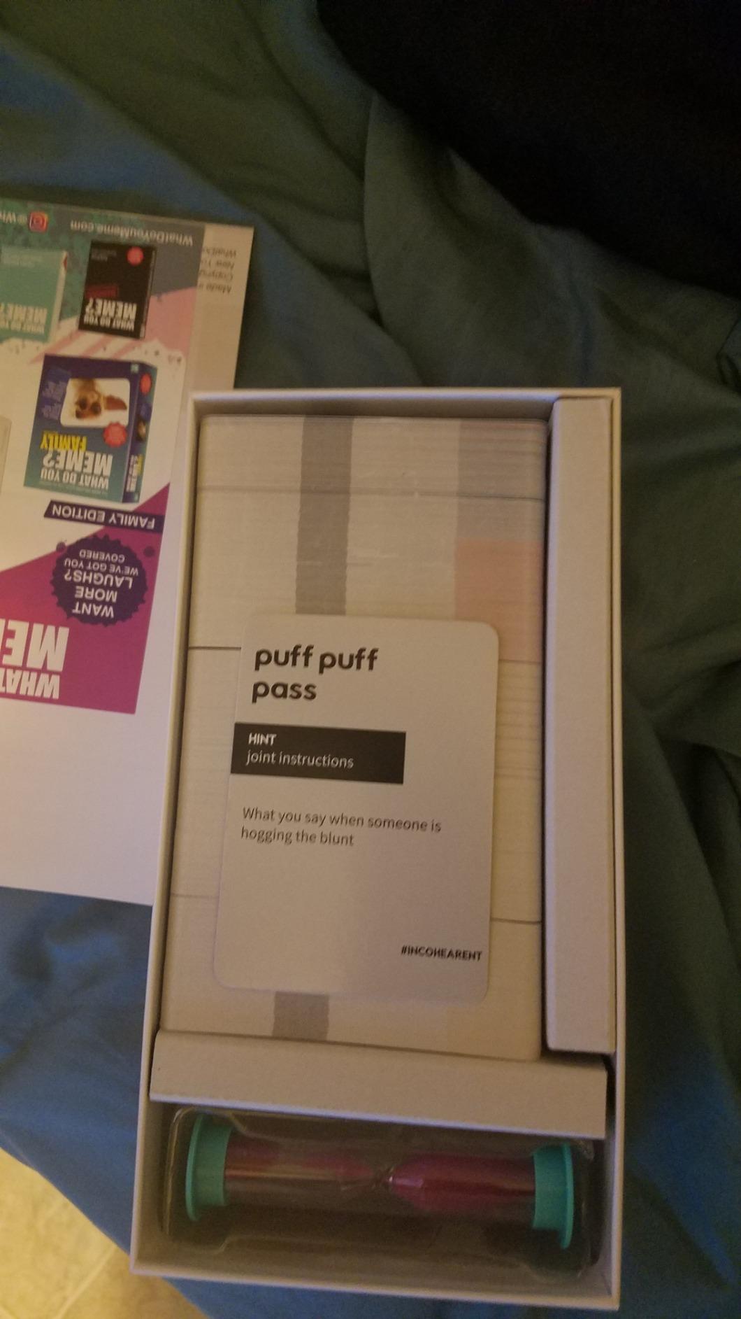Open Incohearent box with the card deck and sand timer